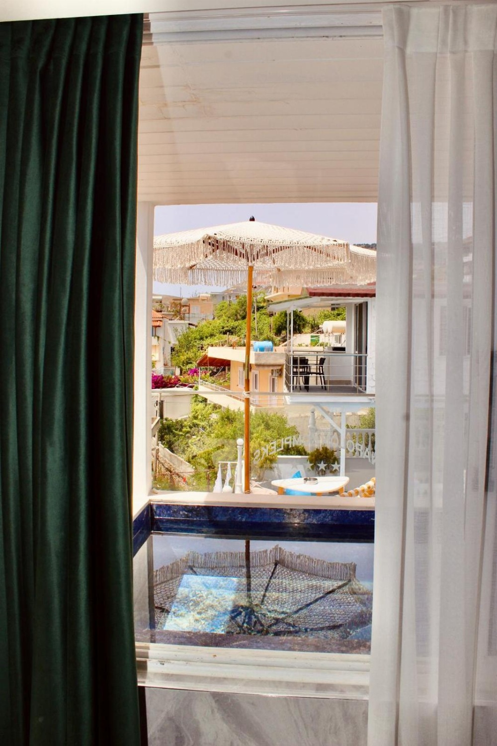 Qeparo Napolon Complex