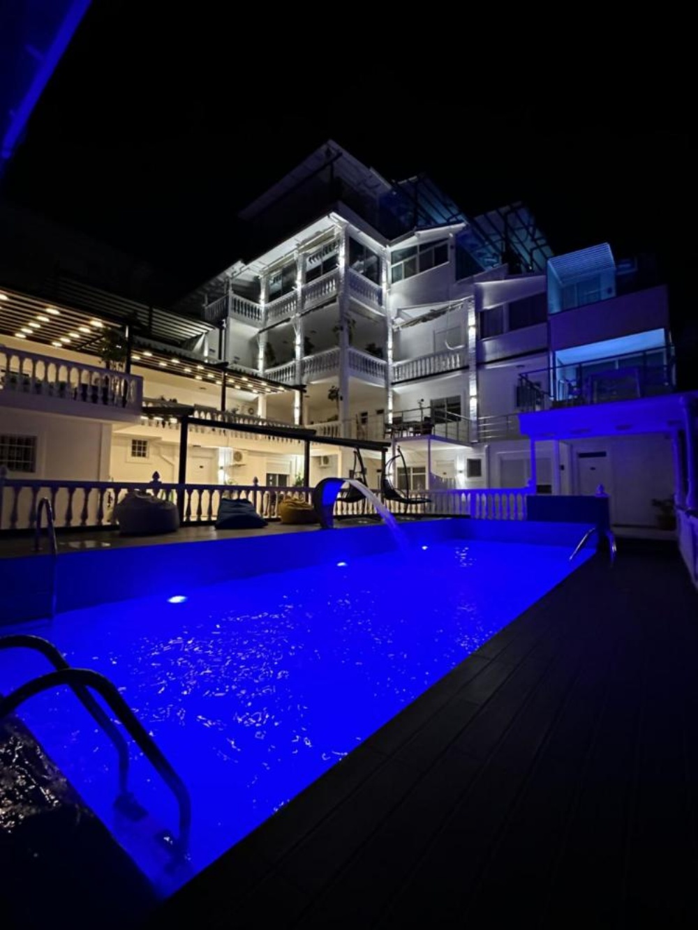 Qeparo Napolon Complex